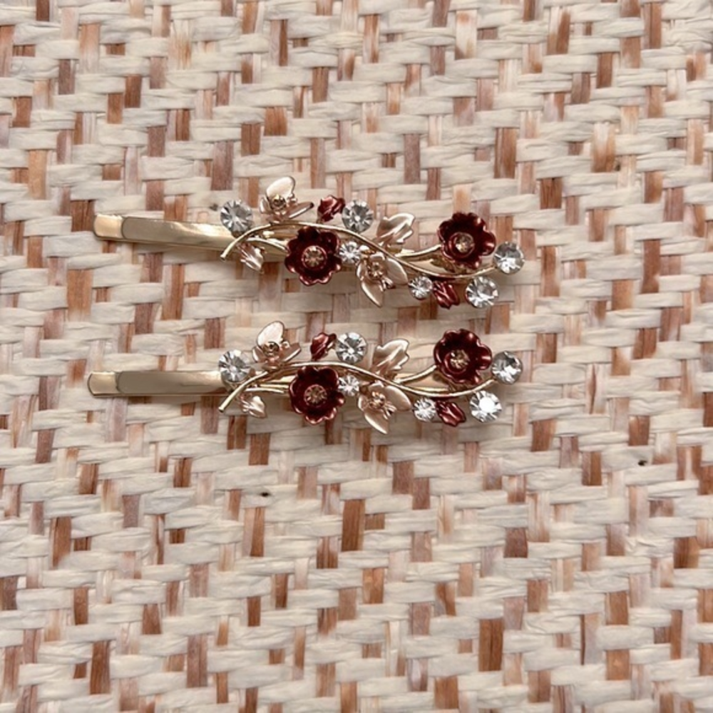 New decorative‎ hair pins.